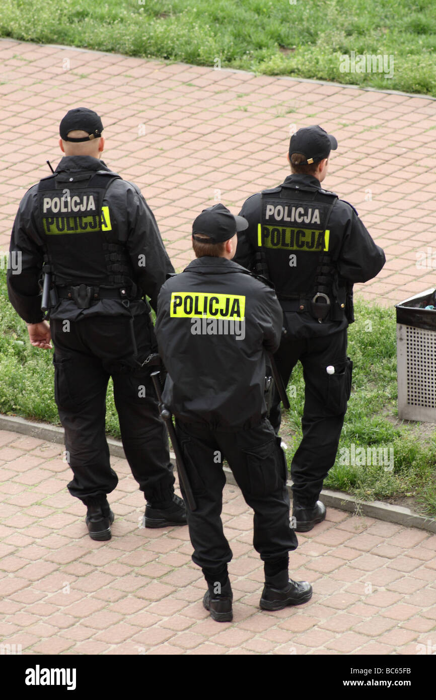 Polacco di tre funzionari di polizia di pattuglia Foto Stock