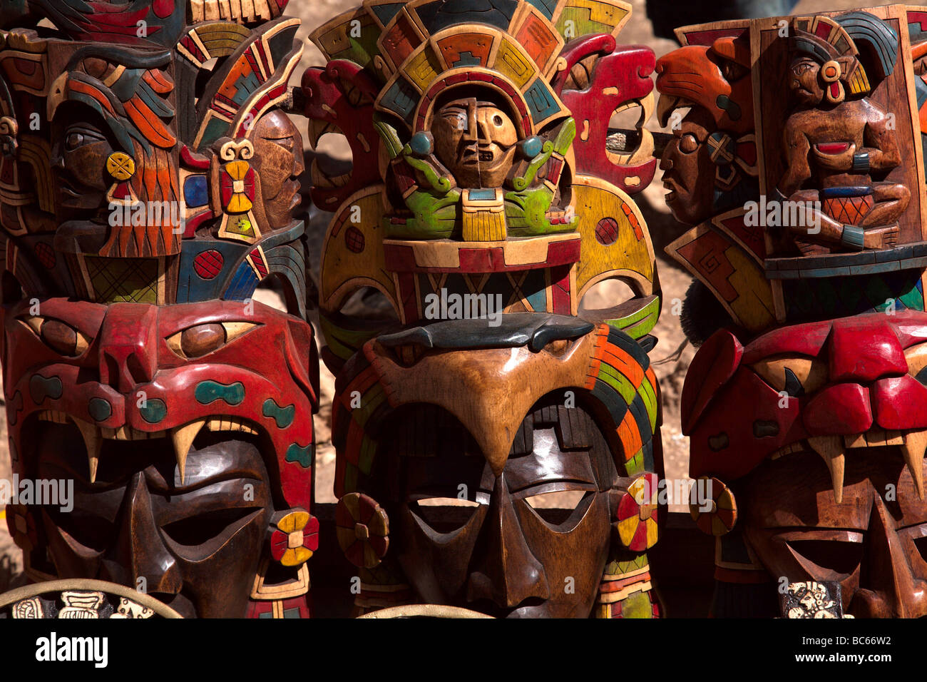 Souvenir di maschere per la vendita, Chichen Itza, Yucatan, Messico Foto Stock