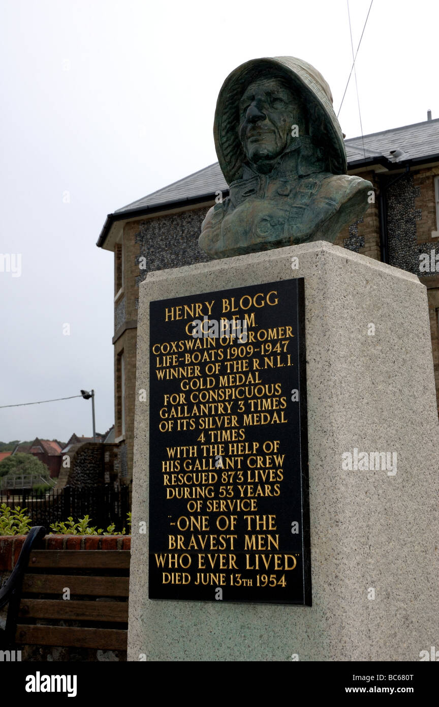 Busto di Henry Blogg, Cromer, Norfolk, Regno Unito Foto Stock