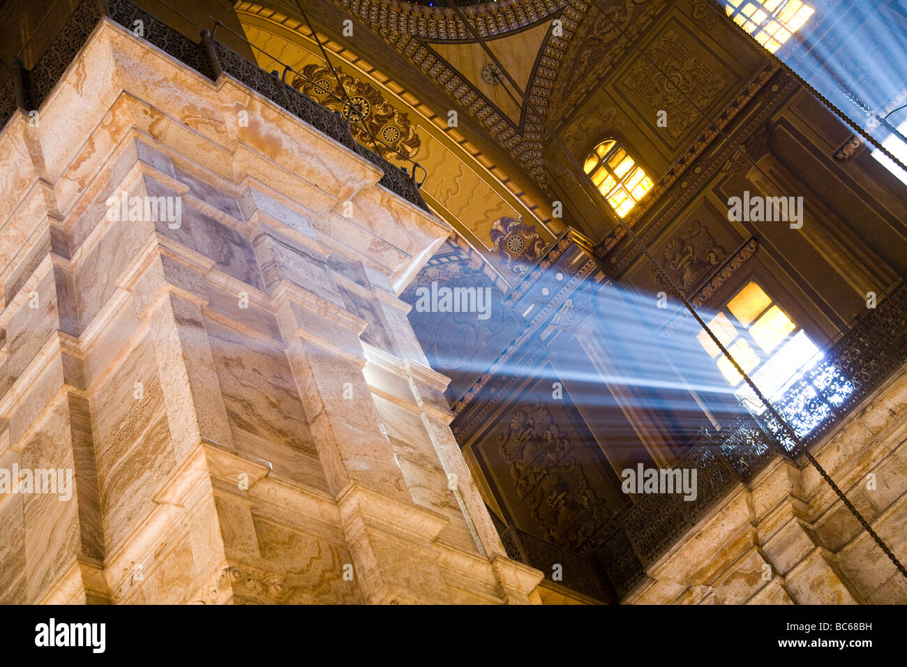 Finestra, raggi di luce, marmo, Egitto, la moschea, la Moschea di Muhammad Ali, inizio del diciannovesimo secolo, Cairo Cittadella, Piller, luce Foto Stock