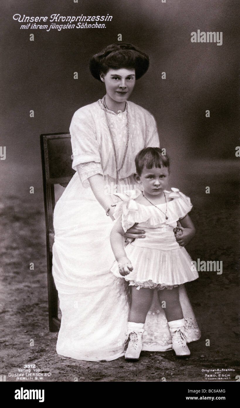 Cecilie, 20.9.1886 - 6.5.1954, Principessa tedesca della Corona 6.6.1905 - 9.11.1918, con il figlio Principe Louis Ferdinand, cartolina, Ferdinand Esch, Ludwigslust, 1909, , Foto Stock