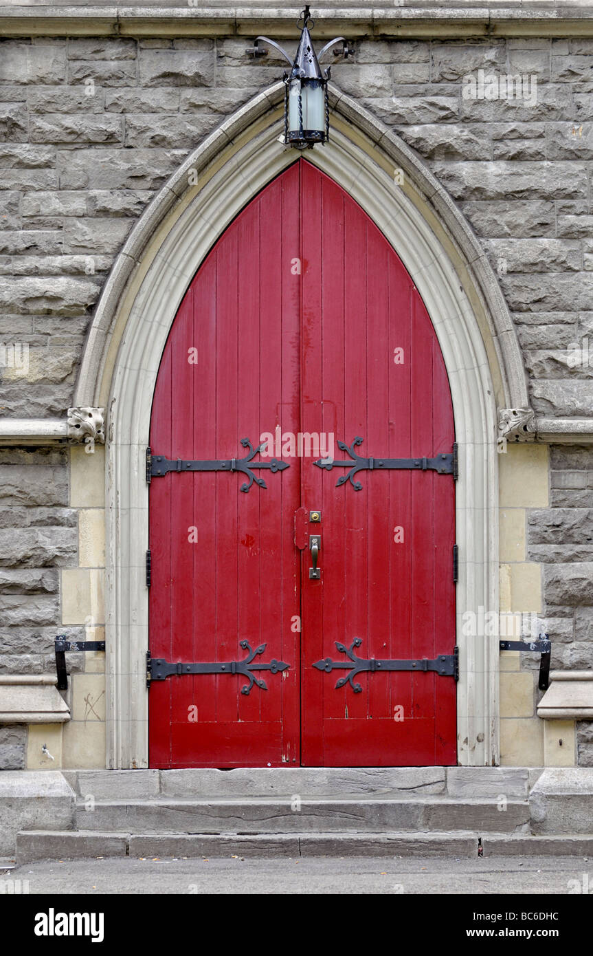 Porta Rossa della Chiesa di Cristo nella città di Montreal, in Quebec, Canada Foto Stock