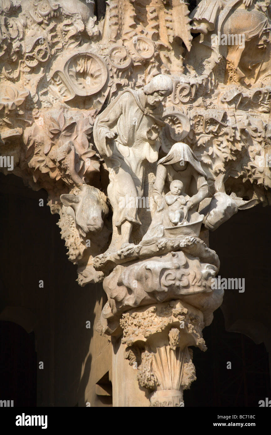 Barcellona - cattedrale la Sagrada Familia - dettaglio della Santa Famiglia sul portale Foto Stock