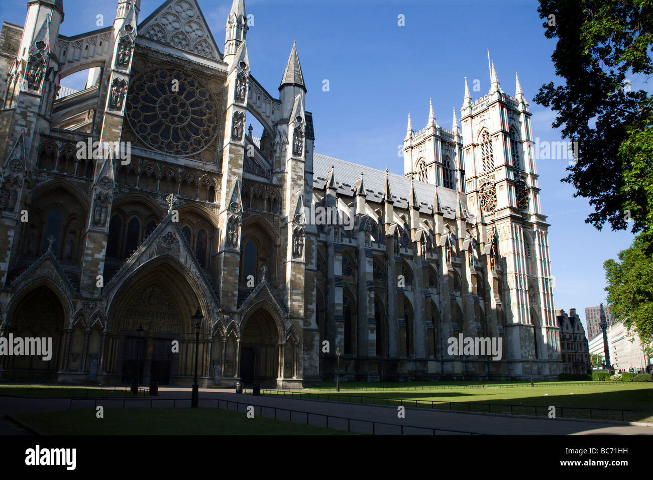 Londra - facciata orientale di Westminster Abbey - mattina Foto Stock