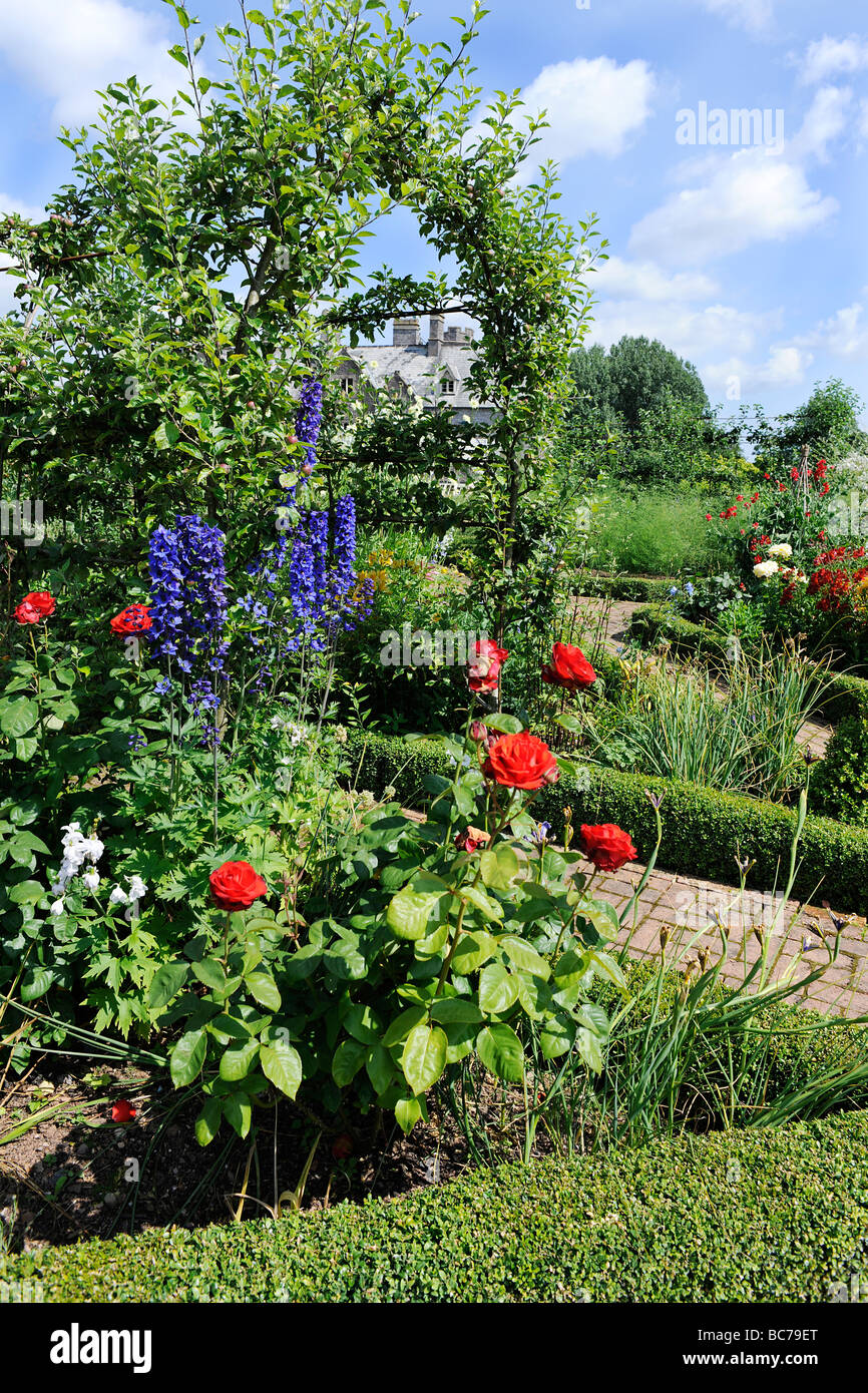 Paesaggistico giardino inglese in Corte Holcombe, Devon, Regno Unito Foto Stock
