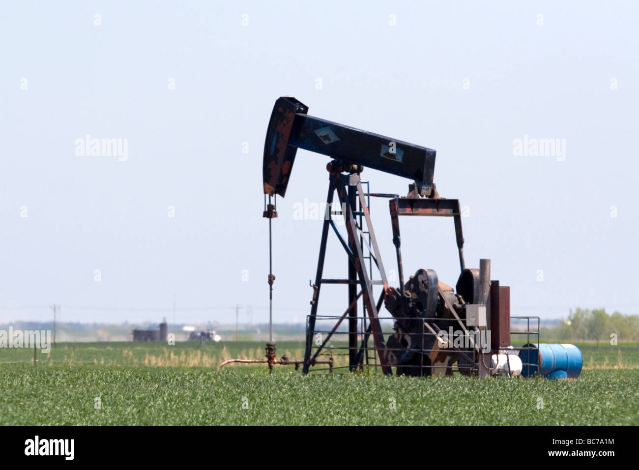 Olio bene pumpjack nella contea di Russell Kansas USA Foto Stock