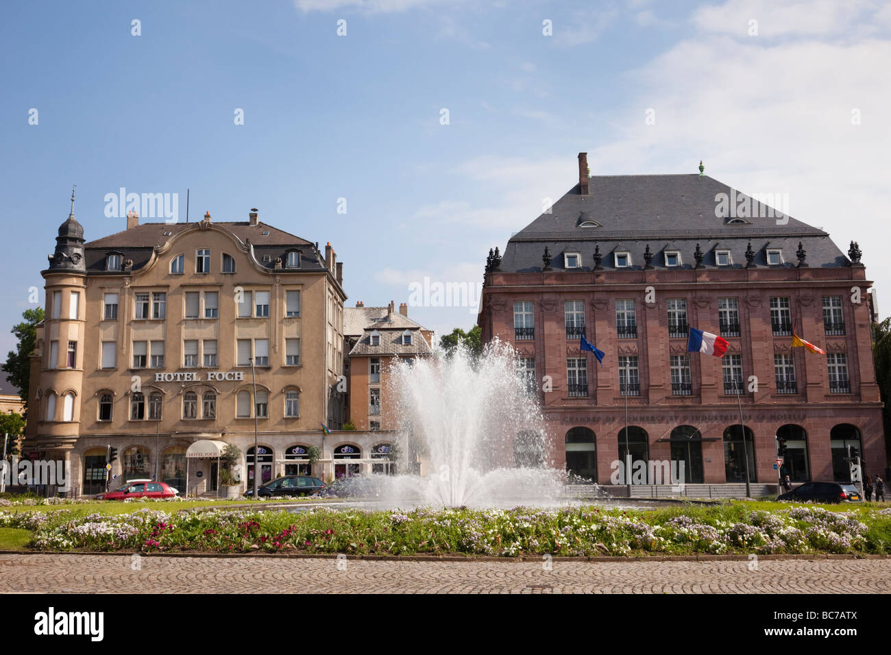 Metz Lorraine Francia Europa Hotel Fontana e la Camera di Commercio di edifici in luogo Mondon city square Foto Stock