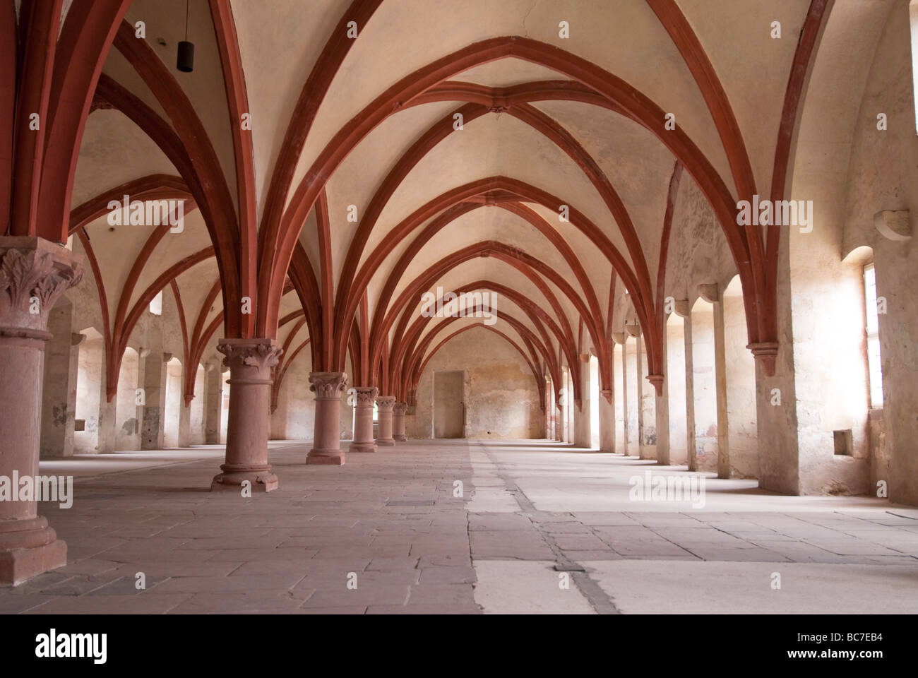 Il vecchio dormitorium del monastero Eberbach offrono in Eltville valle del Reno Questa stanza è stata usata nel film il nome della rosa Foto Stock