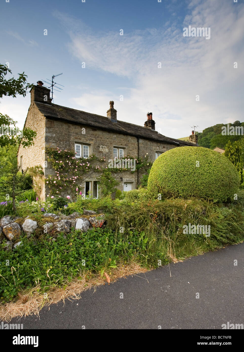 Tradizionale cottage in pietra nel Yorkshire Dales villaggio di Starbotton Foto Stock