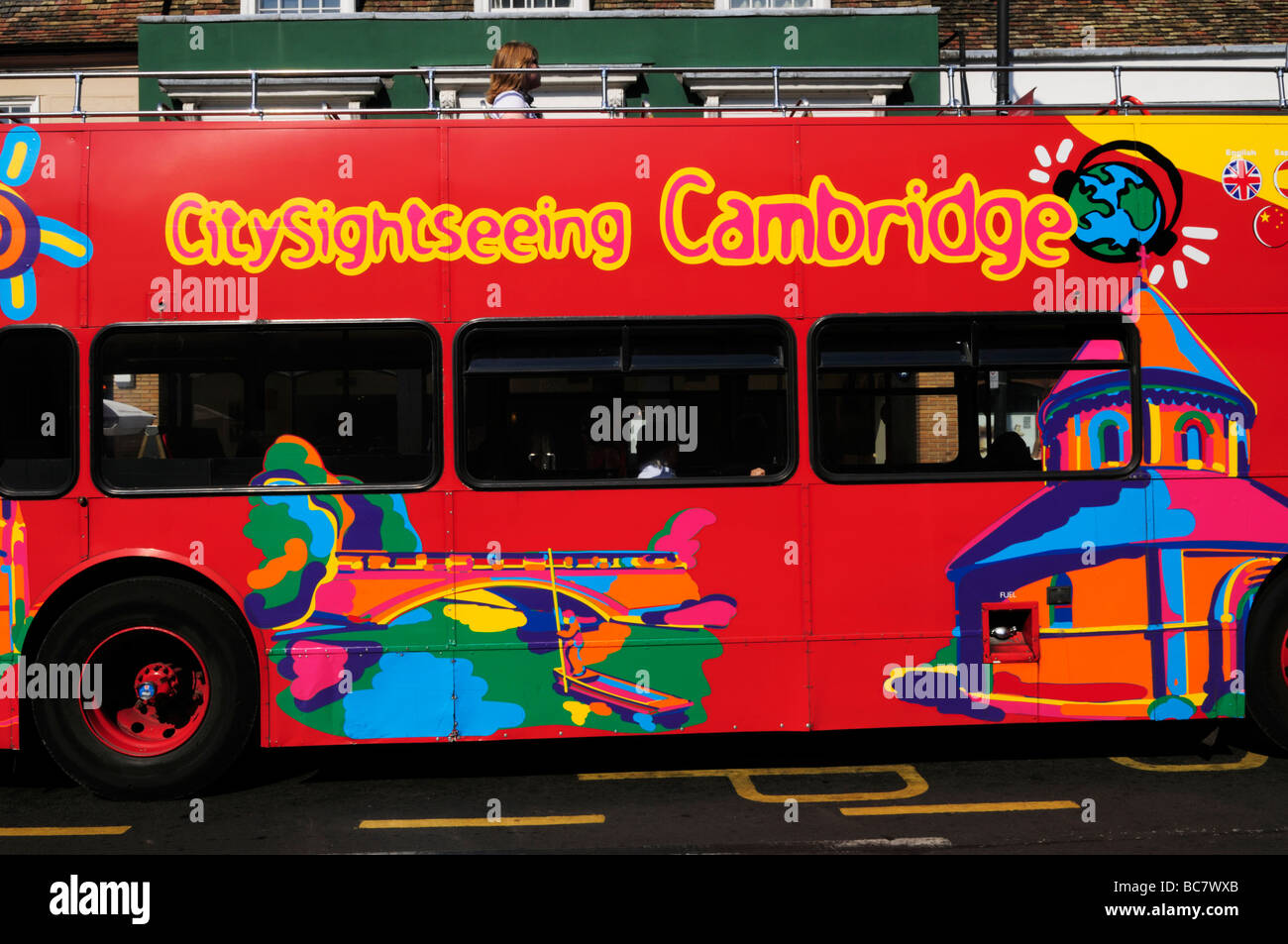 Un City Sightseeing bus turistico in Bridge Street , Inghilterra Cambridge Regno Unito Foto Stock