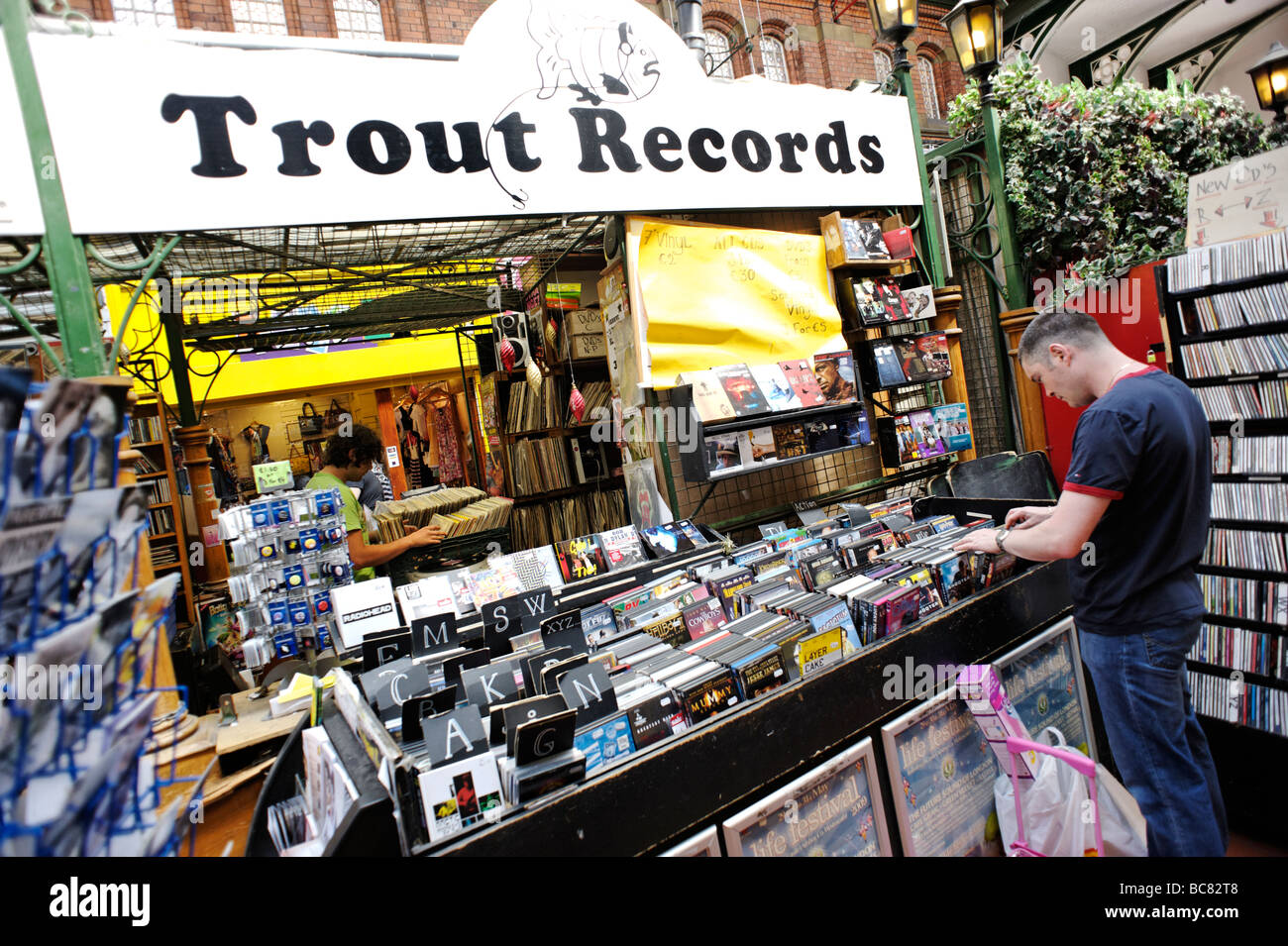 Retrò negozio record nel sud della città di mercato aka George's Street Arcade a Dublino Repubblica di Irlanda Foto Stock