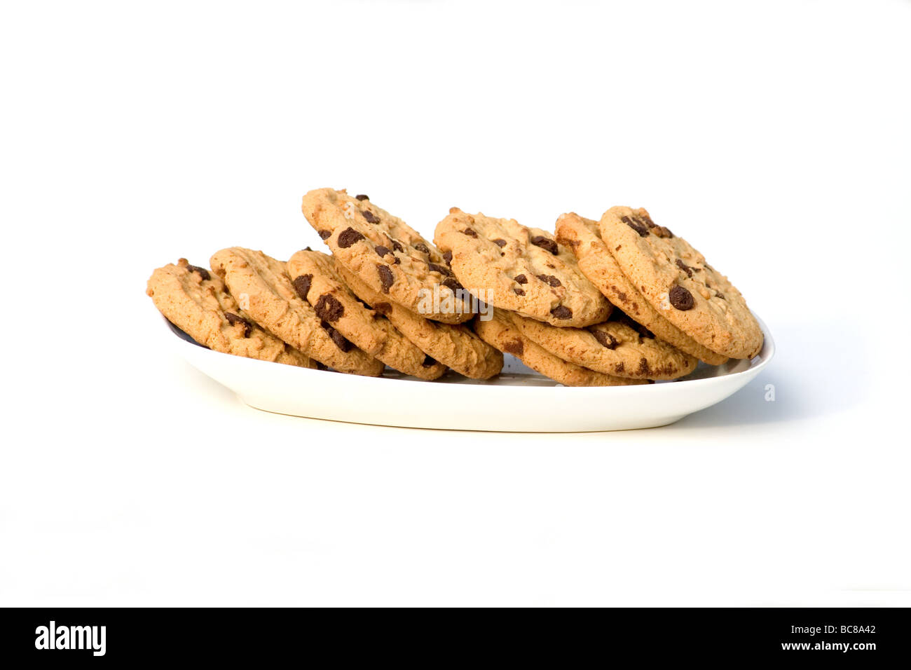 I biscotti al cioccolato di close-up su sfondo bianco Foto Stock