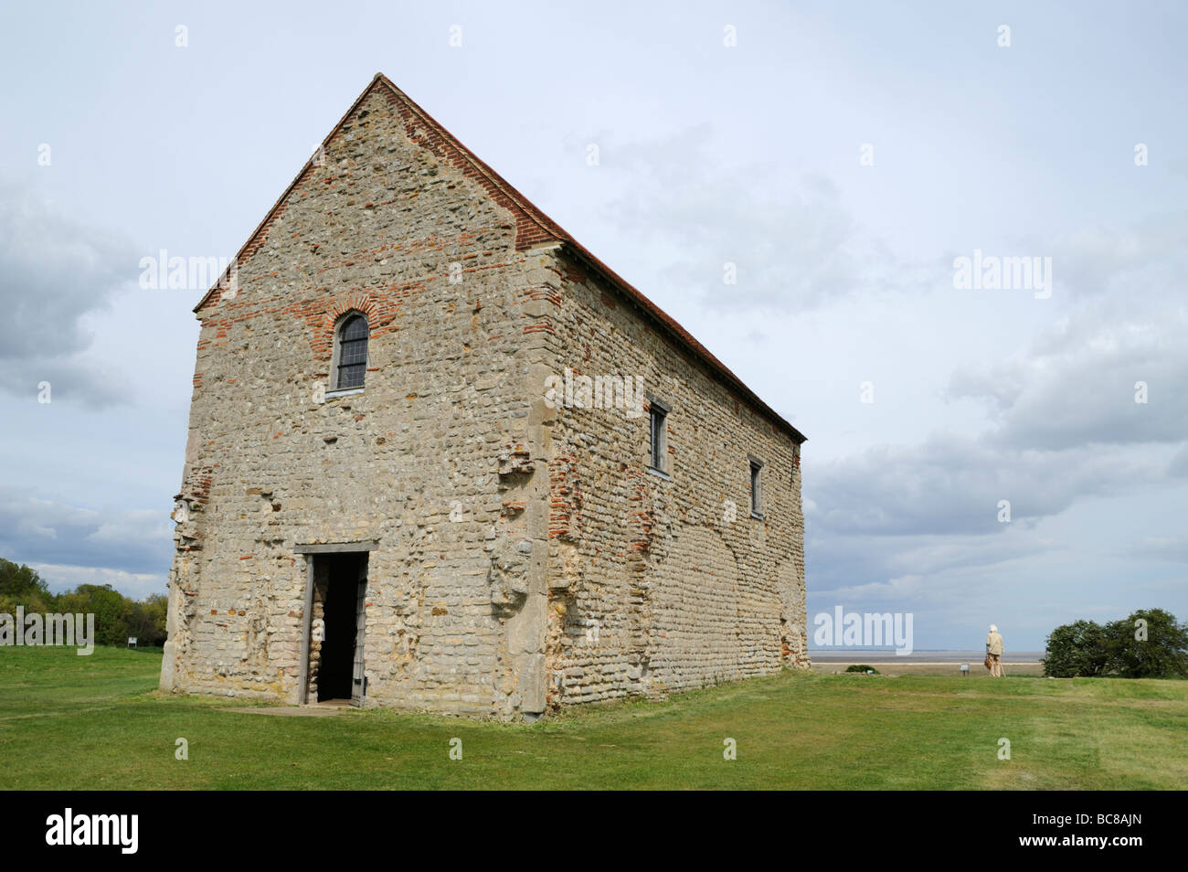 Cappella di San Pietro sulla parete,Bradwell sul mare,Essex ,UK,fondato da San Cedd 654 annuncio sul sito di un forte romano Foto Stock