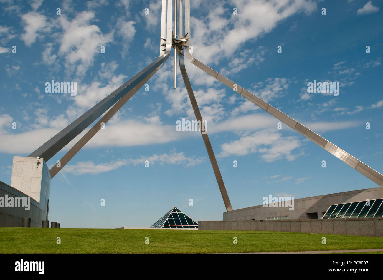 Nuova Casa del Parlamento, la terrazza sul tetto e il pennone, Canberra, ACT, Australia Foto Stock