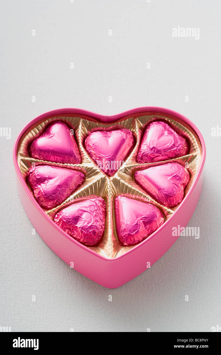 Rosa cioccolatini a forma di cuore - scatola Foto stock - Alamy