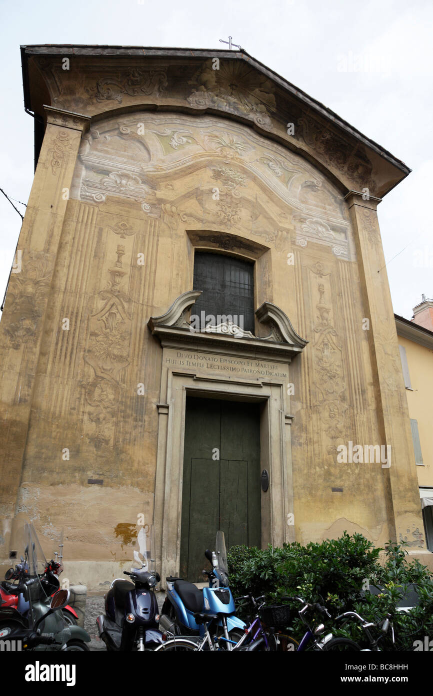 Chiesa di san donato lungo via Zamboni bologna italia Foto stock - Alamy