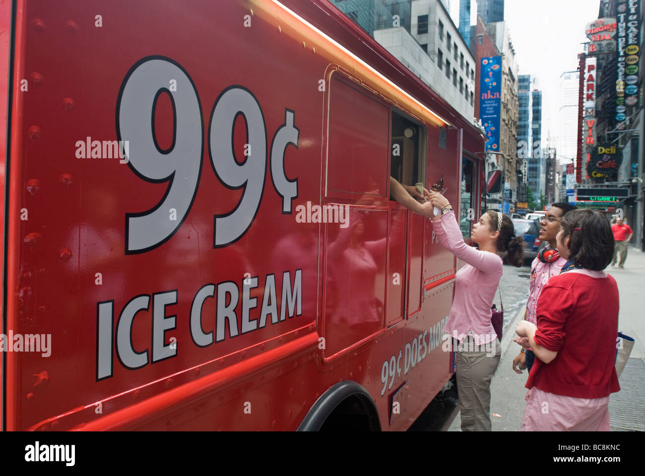 Verizon Wireless il servizio prepagato soft ice cream carrelli sono visto in New York Foto Stock