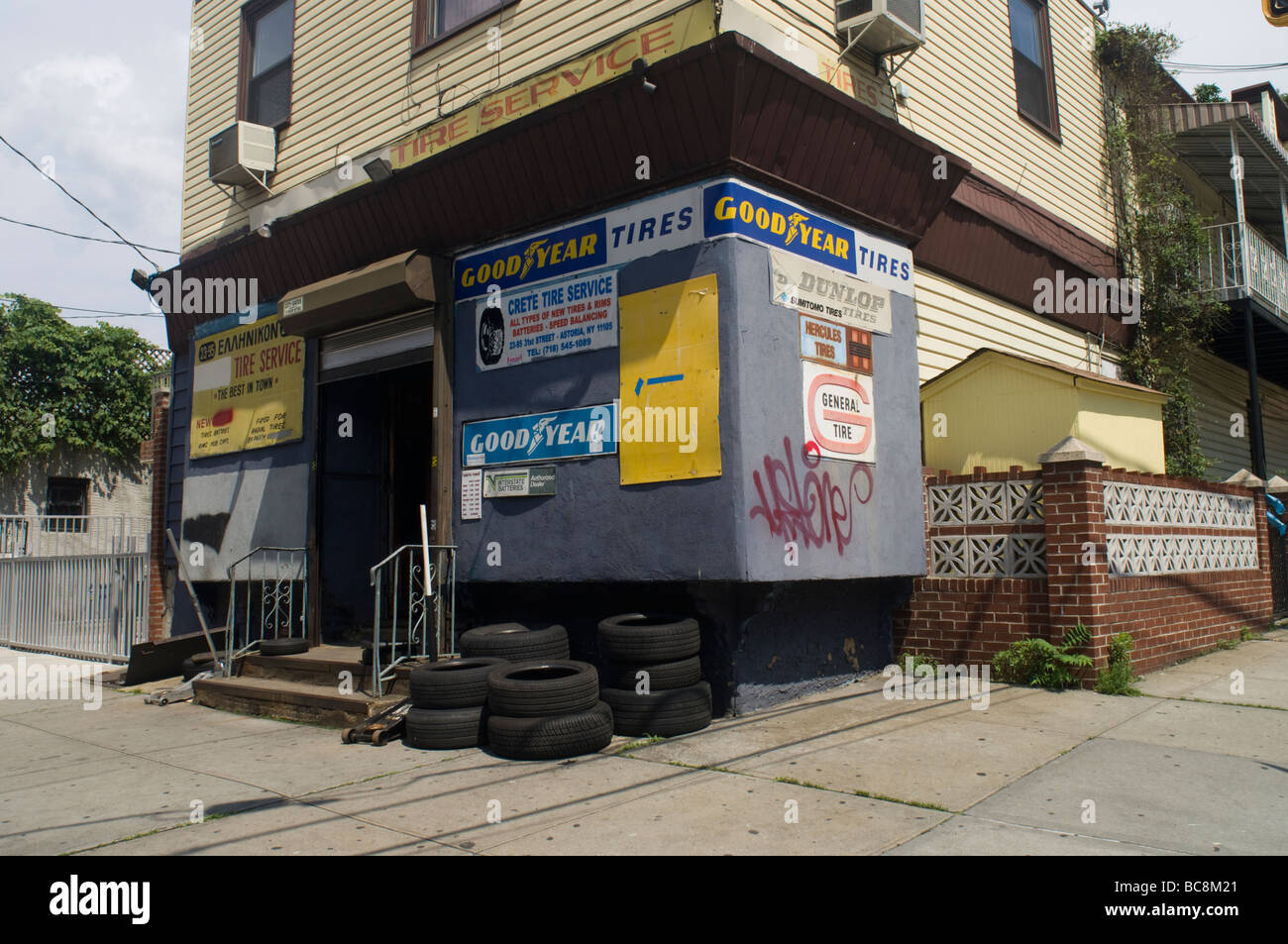 Negozio di pneumatici in Astoria Queens a New York il 27 giugno 2009 Frances Roberts Foto Stock