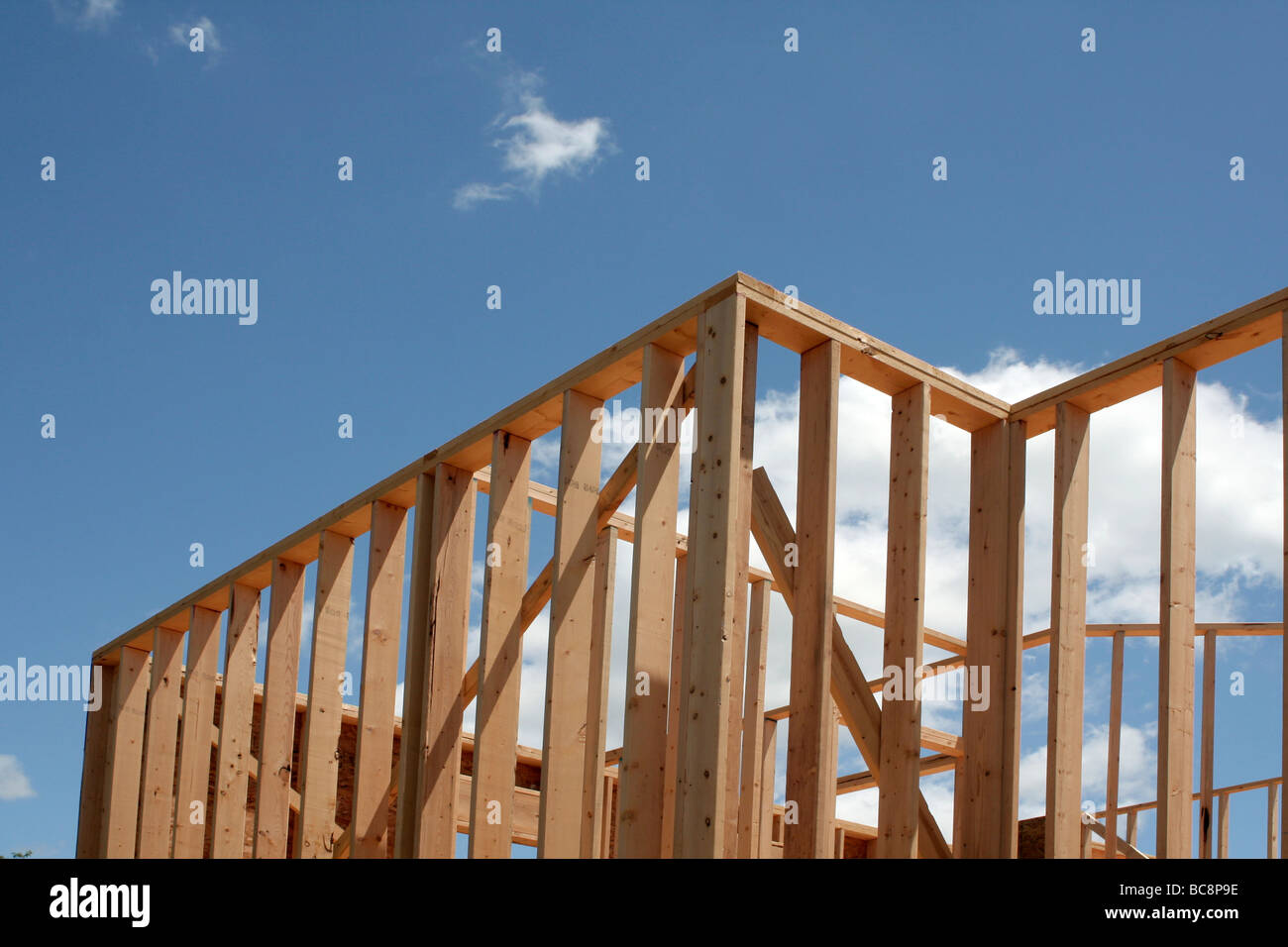 Extra di ampie pareti ad alta efficienza isolamento di nuova e moderna costruzione in casa Foto Stock