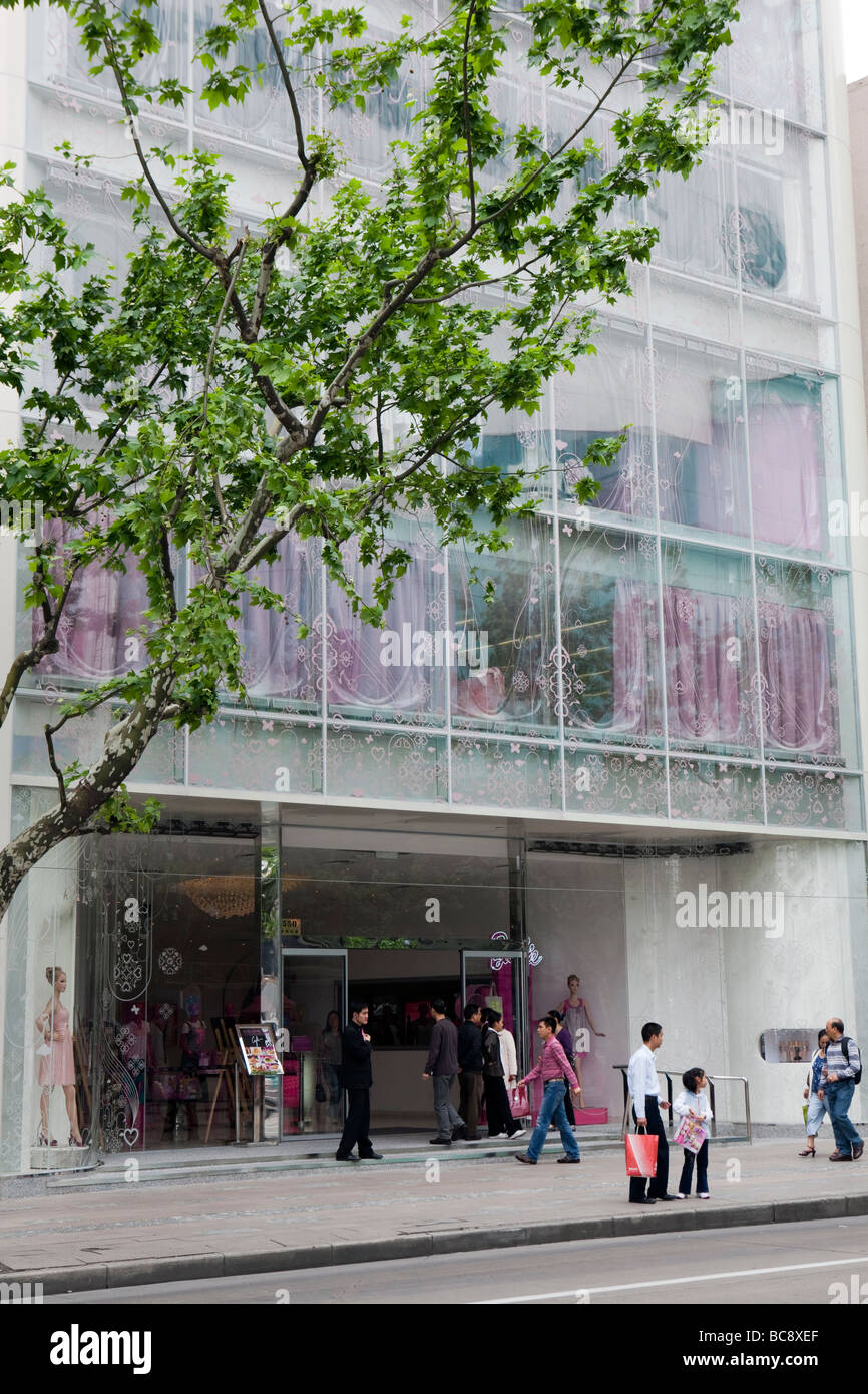 Il Barbie store è visto a Shanghai in Cina Foto Stock