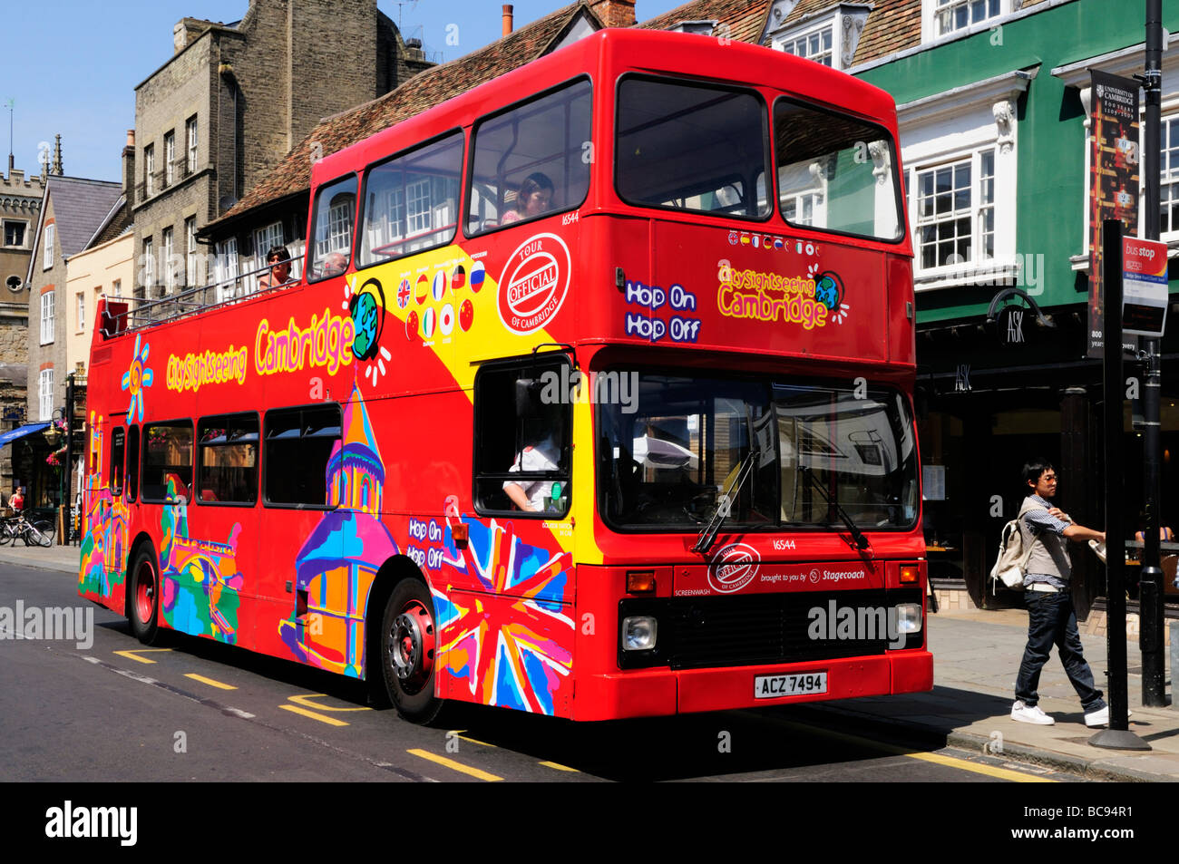Un double decker citysighteeing autobus turistico in Bridge Street Cambridge Inghilterra REGNO UNITO Foto Stock