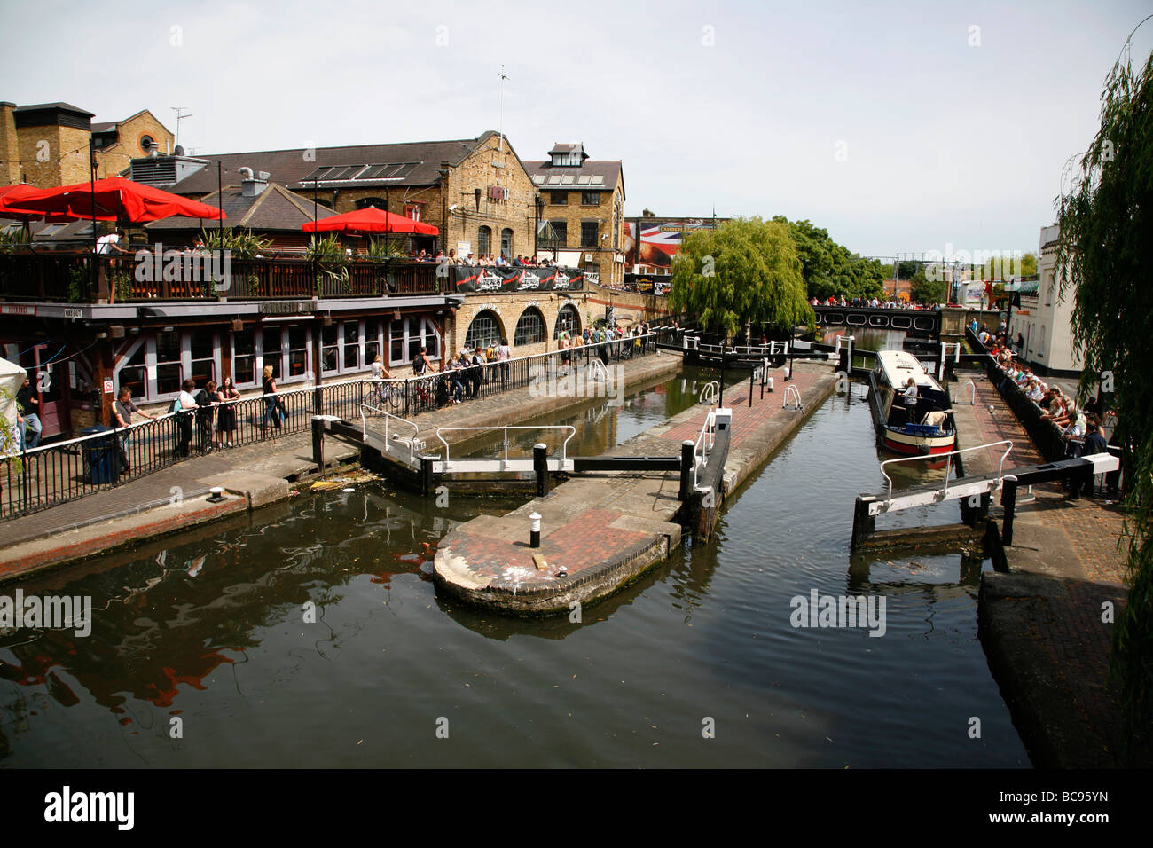 Regent's Canal a Camden Lock, Camden Town, Londra, Regno Unito Foto Stock