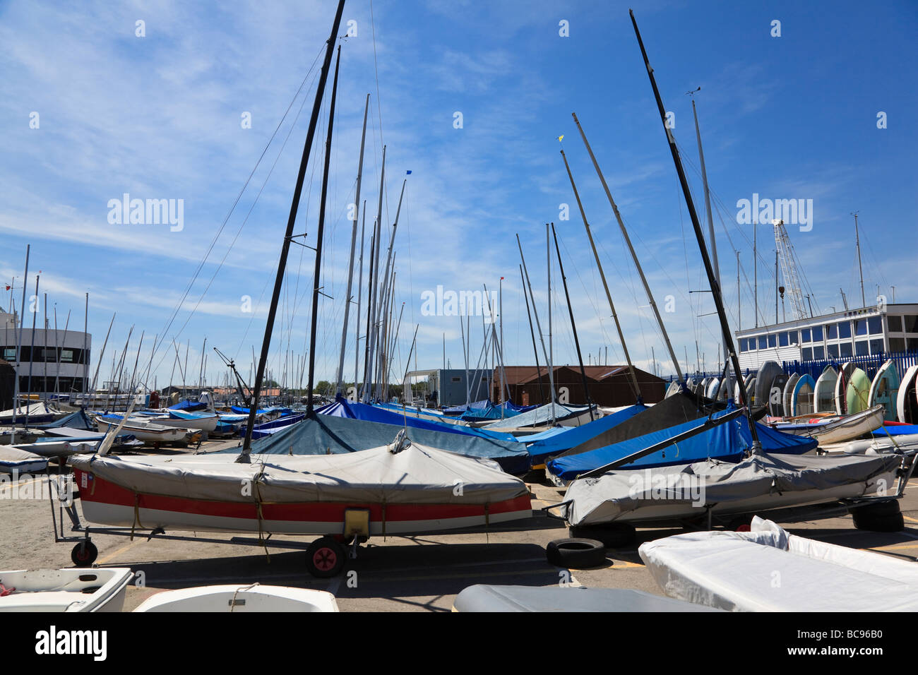 Barca a vela Dinghy park a Warsash Hampshire REGNO UNITO Foto Stock