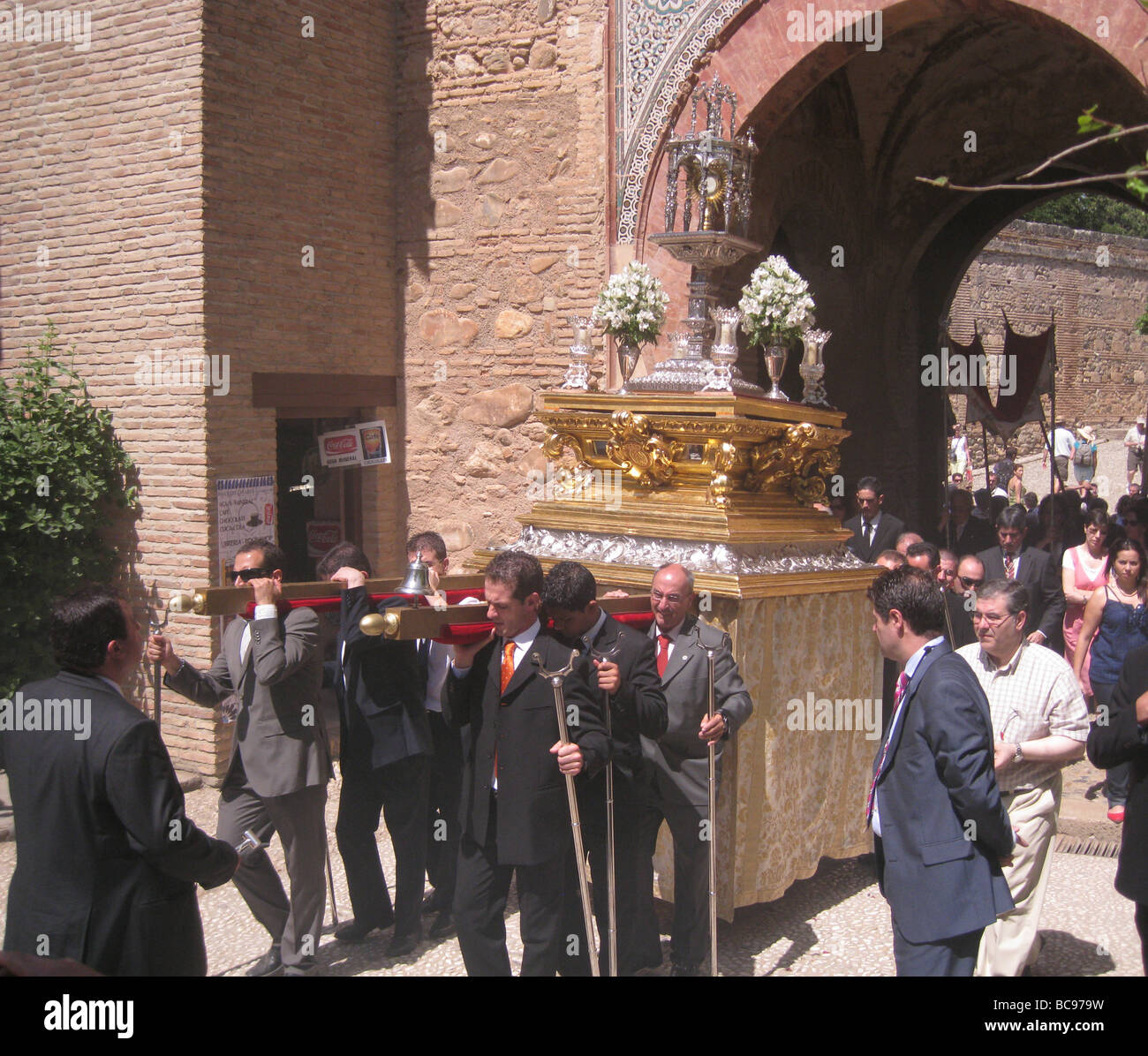 Spagna - Granada - processione religiosa nell'Alhambra Foto Stock