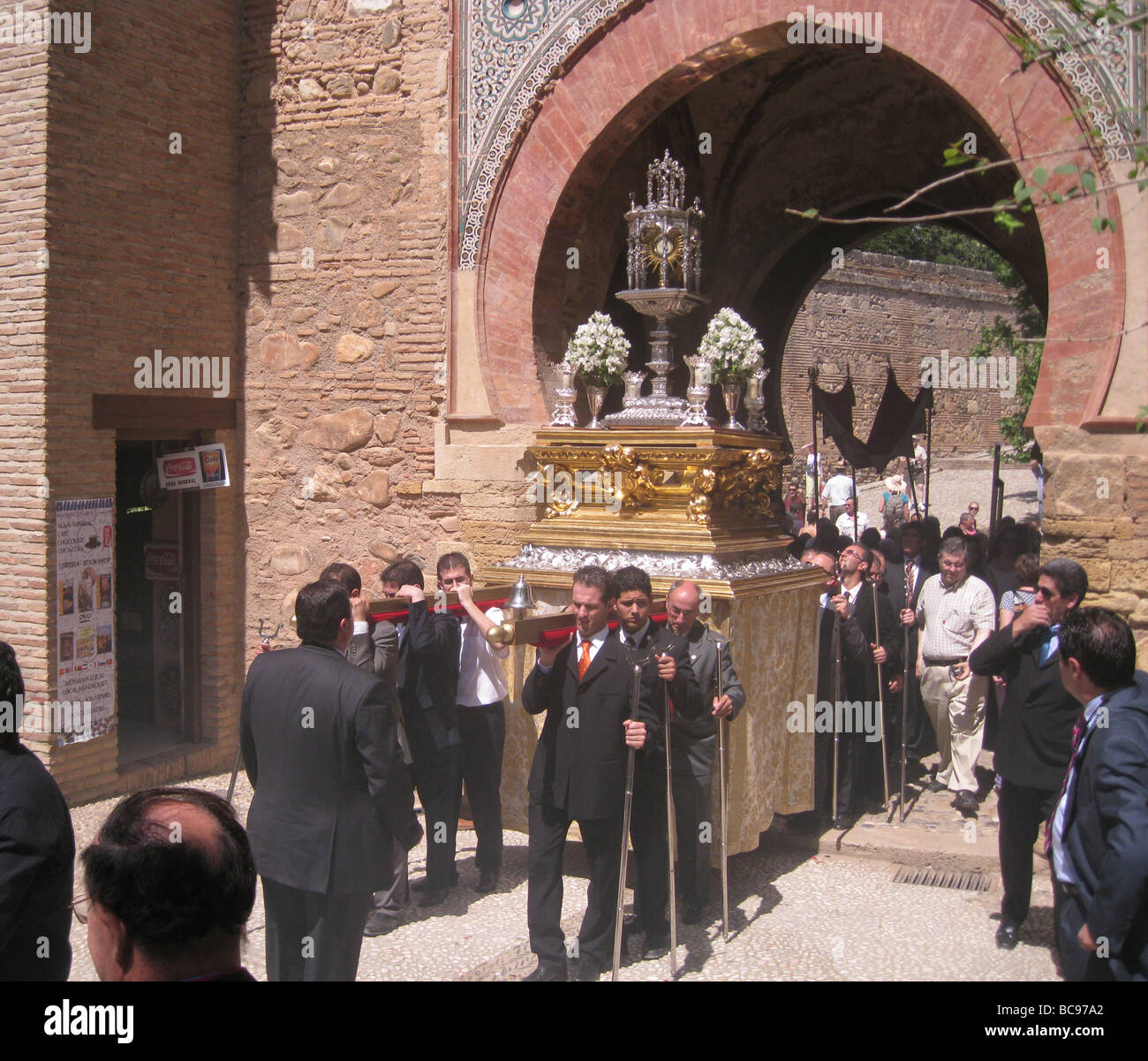 Spagna Granada processione religiosa nell'Alhambra Foto Stock