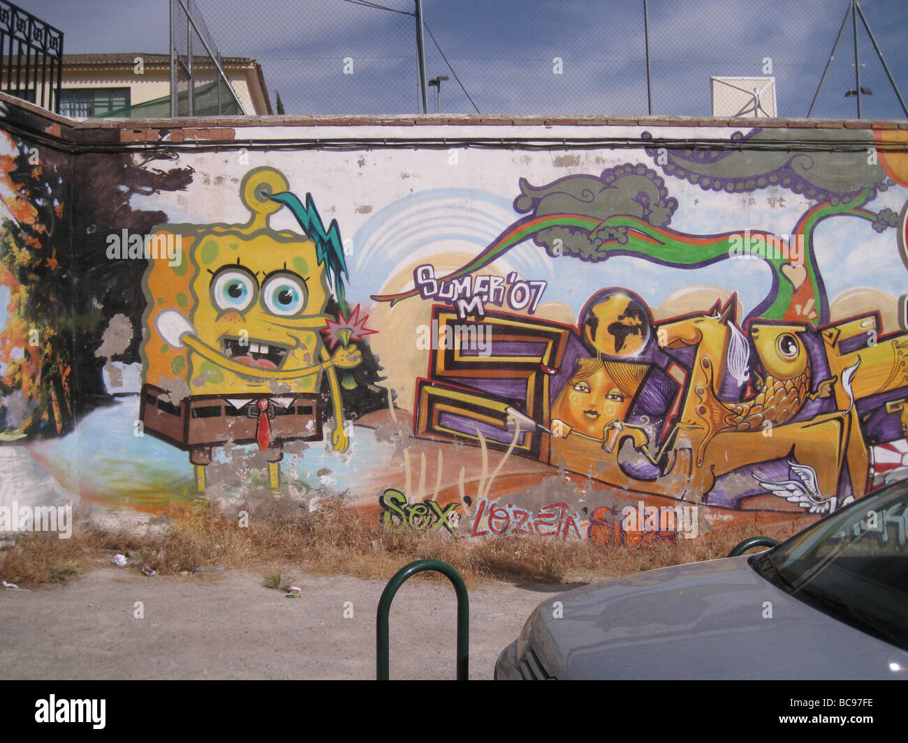 GRANADA, Spagna. L'arte al muro in Realejo parte della città Foto Stock