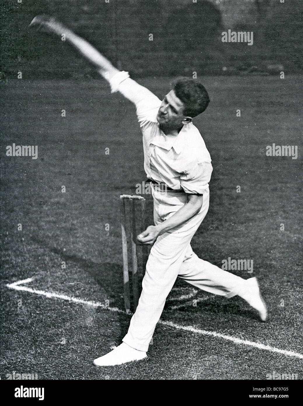 HAROLD LARWOOD - (1904-1995) English Test cricketer famoso per il suo bodyline azione bowling Foto Stock