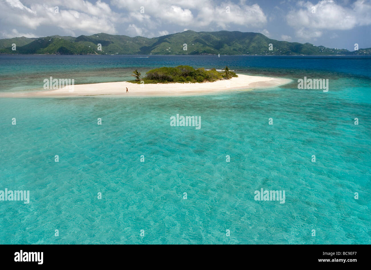 La piccola isola deserta di Sandy Spit British West Indies si tratta di una rara vista del normalmente affollata isola Foto Stock