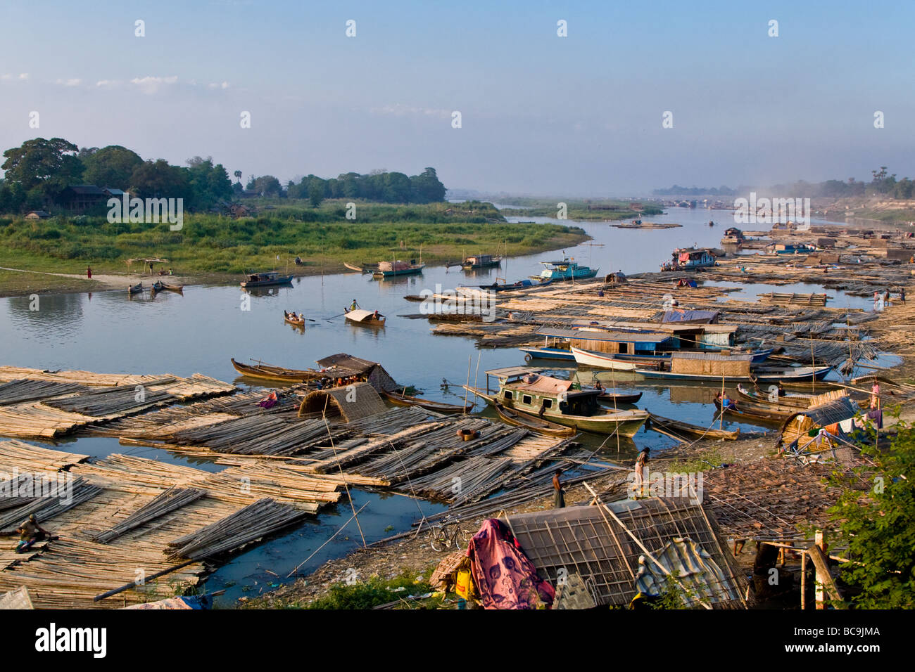 Vecchio porto del fiume Irrawaddy in Mandalay, Myanmar Foto Stock