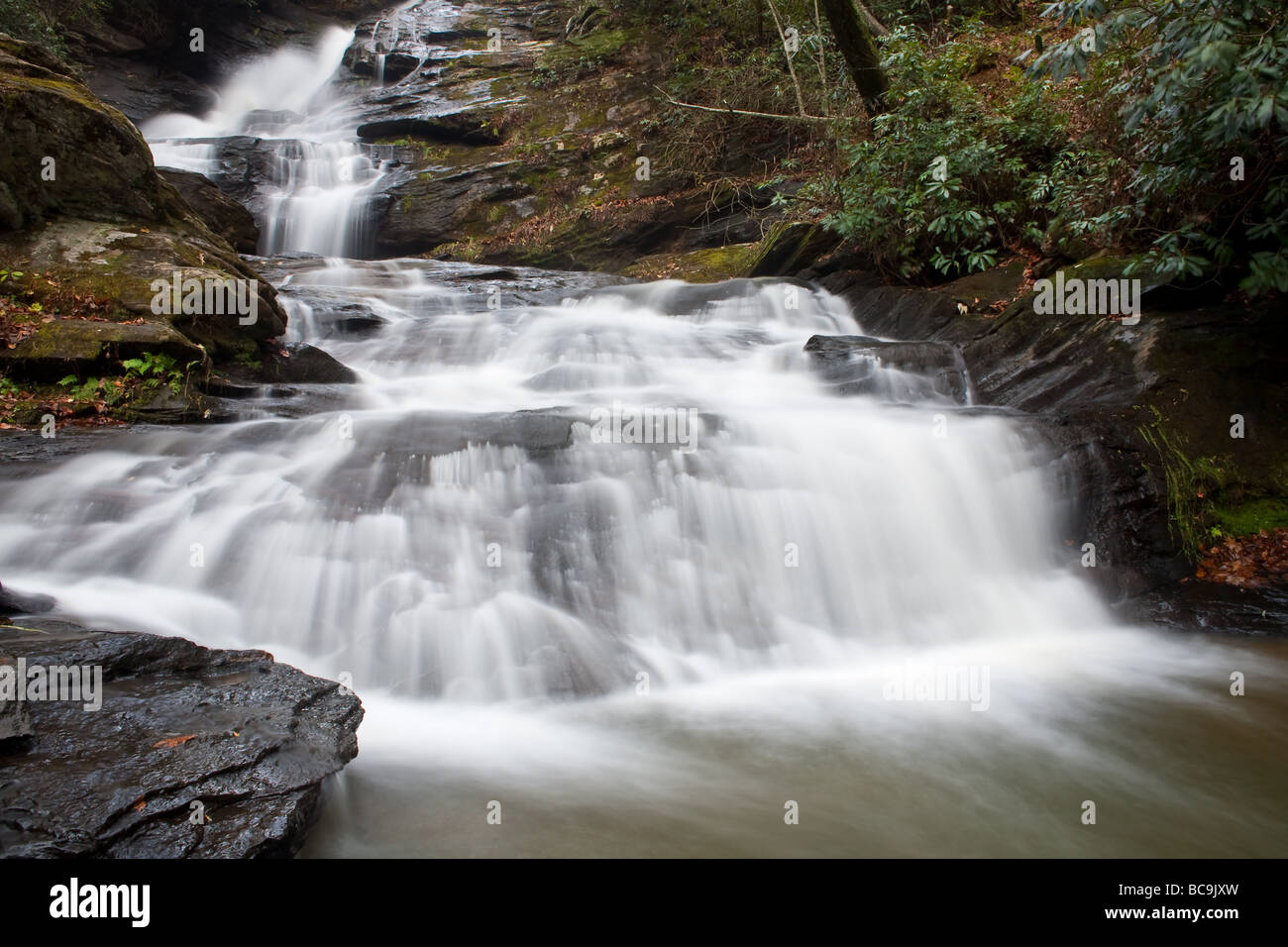 Il fango Creek Falls si trova nella Valle del cielo, GA che è la città più alta dello stato. Principalmente, si tratta di un campo da golf sulla cima di una montagna anche se molto bella. Foto Stock