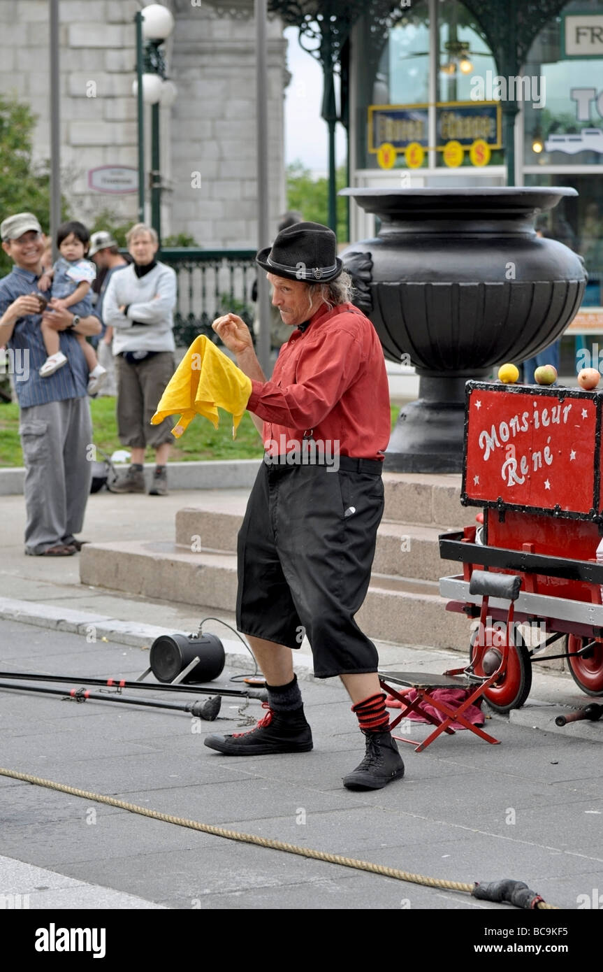 Steet e performer / intrattenitore nella Vecchia Quebec City Foto Stock