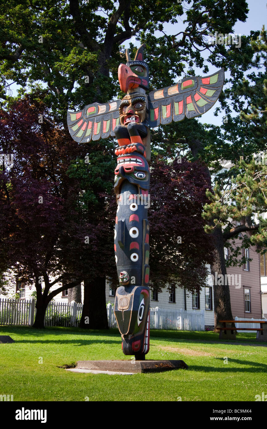 Il Totem Pole in Thunderbird Park in Victoria Vancouver Island Kanada Foto Stock