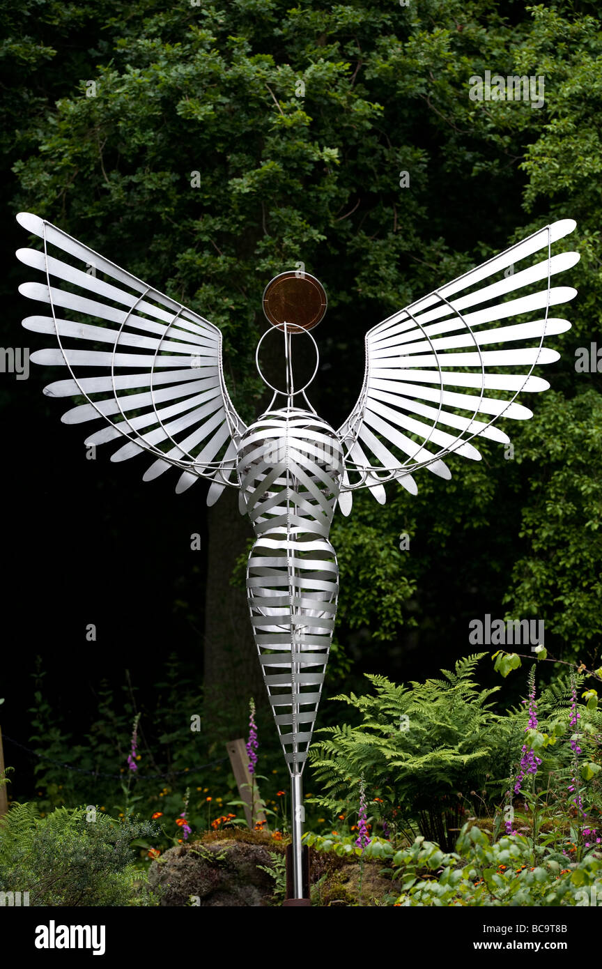 Angelo scultura alla RHS Harlow Carr, Inghilterra Foto Stock