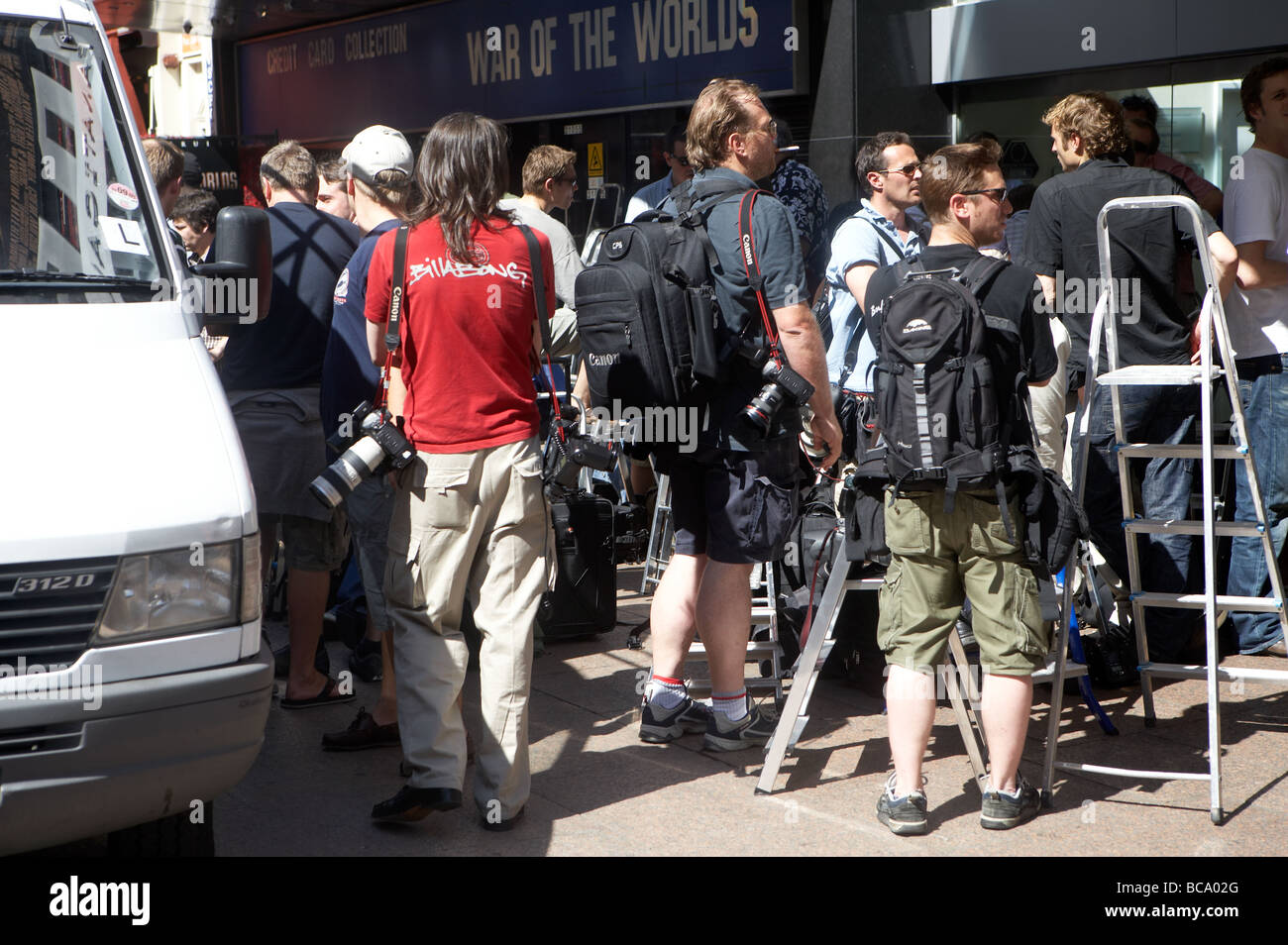 [Premere i fotografi, media a Londra Premiere del film. "La Guerra dei mondi". Giorno, sunny Foto Stock
