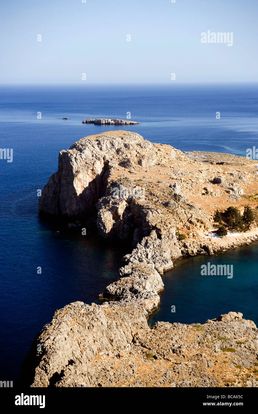 Vista in elevazione del Saint Paul Bay (Agios Pavlos), Lindos, Rodi, Grecia Foto Stock