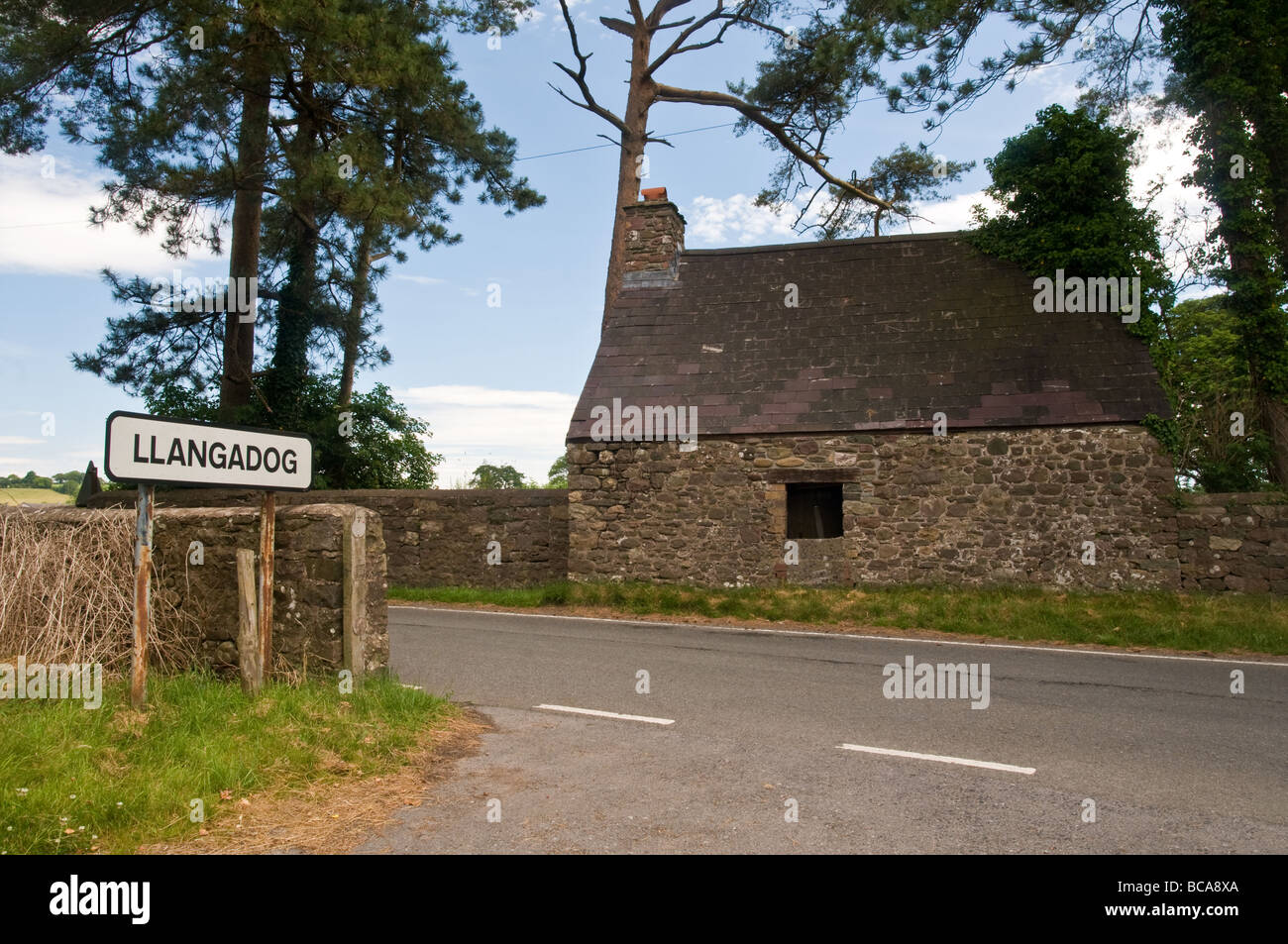 Vecchia casa di pedaggio a Llangadog Carmarthenshire Galles Foto Stock