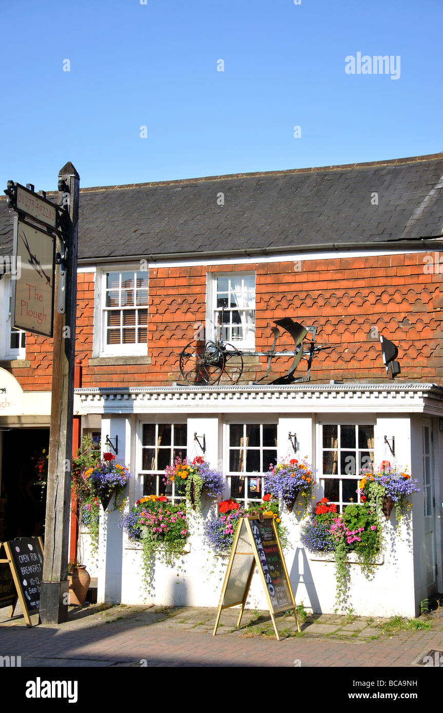 The Plough Inn, High Street, a Henfield, West Sussex, in Inghilterra, Regno Unito Foto Stock