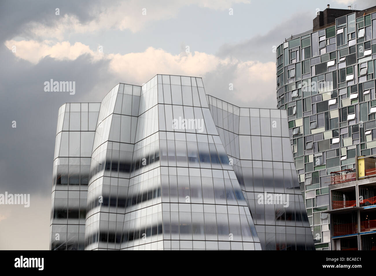 Frank Gehry edificio sul lato ovest Drive a Manhattan Foto Stock