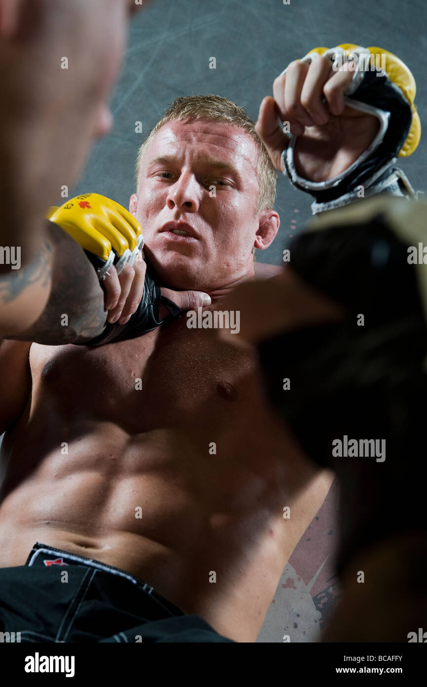 Mixed Martial Arts atleta in palestra. Foto Stock
