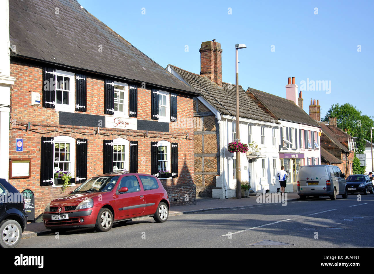 High Street, a Henfield, West Sussex, in Inghilterra, Regno Unito Foto Stock