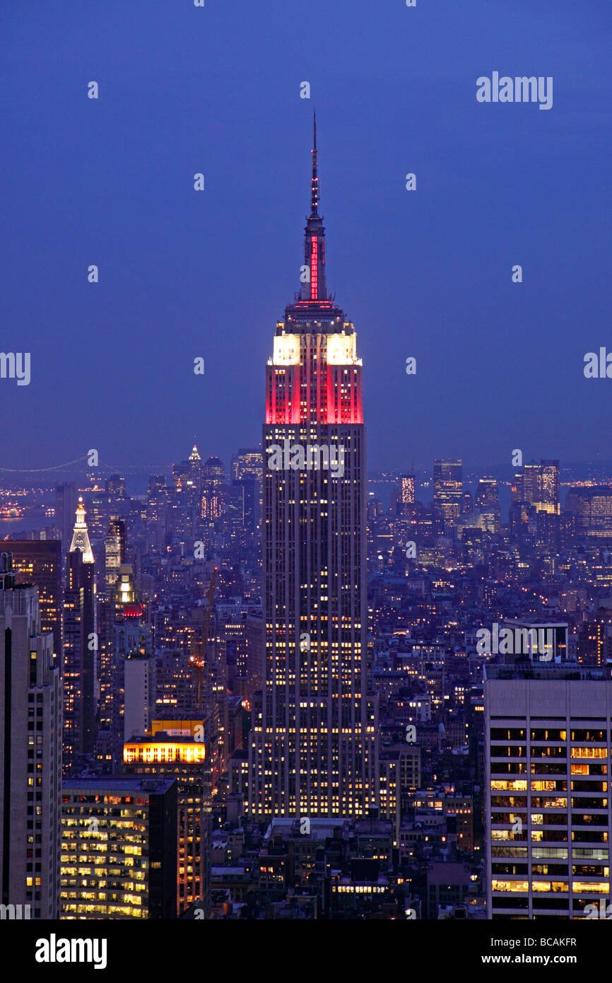 Sera fotografia di Manhattan con l' Empire State Building dal Rockefeller Center Foto Stock