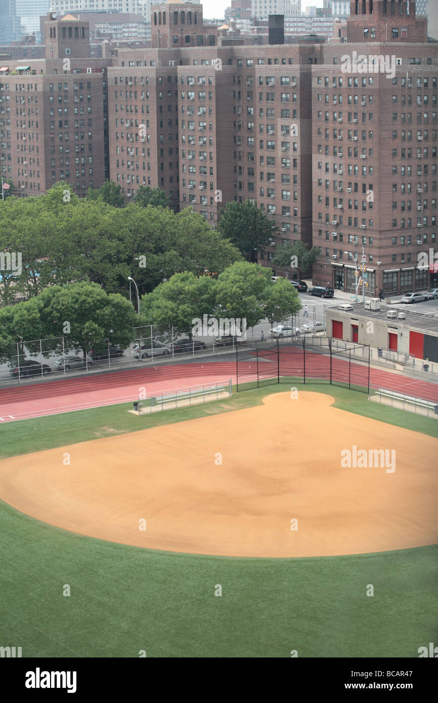 Campo da Baseball e edifici di appartamenti Foto Stock