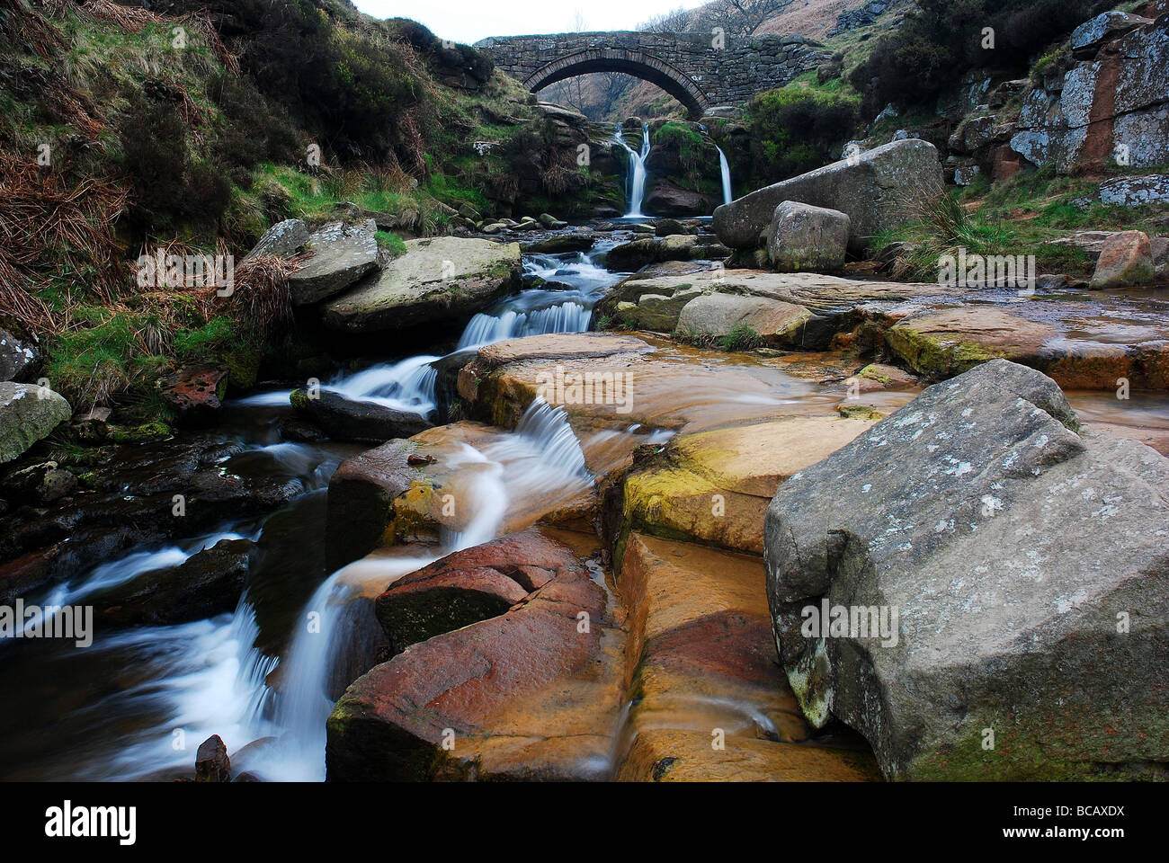 Packhorse Bridge è un punto molto pittoresco su Ax Edge Moor, dove le contee di Cheshire, Derbyshire e Staffordshire si incontrano in Inghilterra Regno Unito Foto Stock