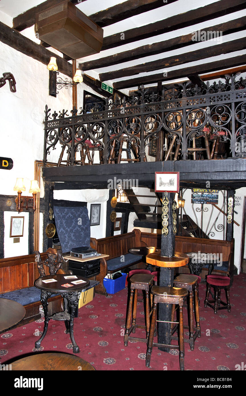 Il gioiellino pub interno, High Street, Aylesford, Kent, England, Regno Unito Foto Stock