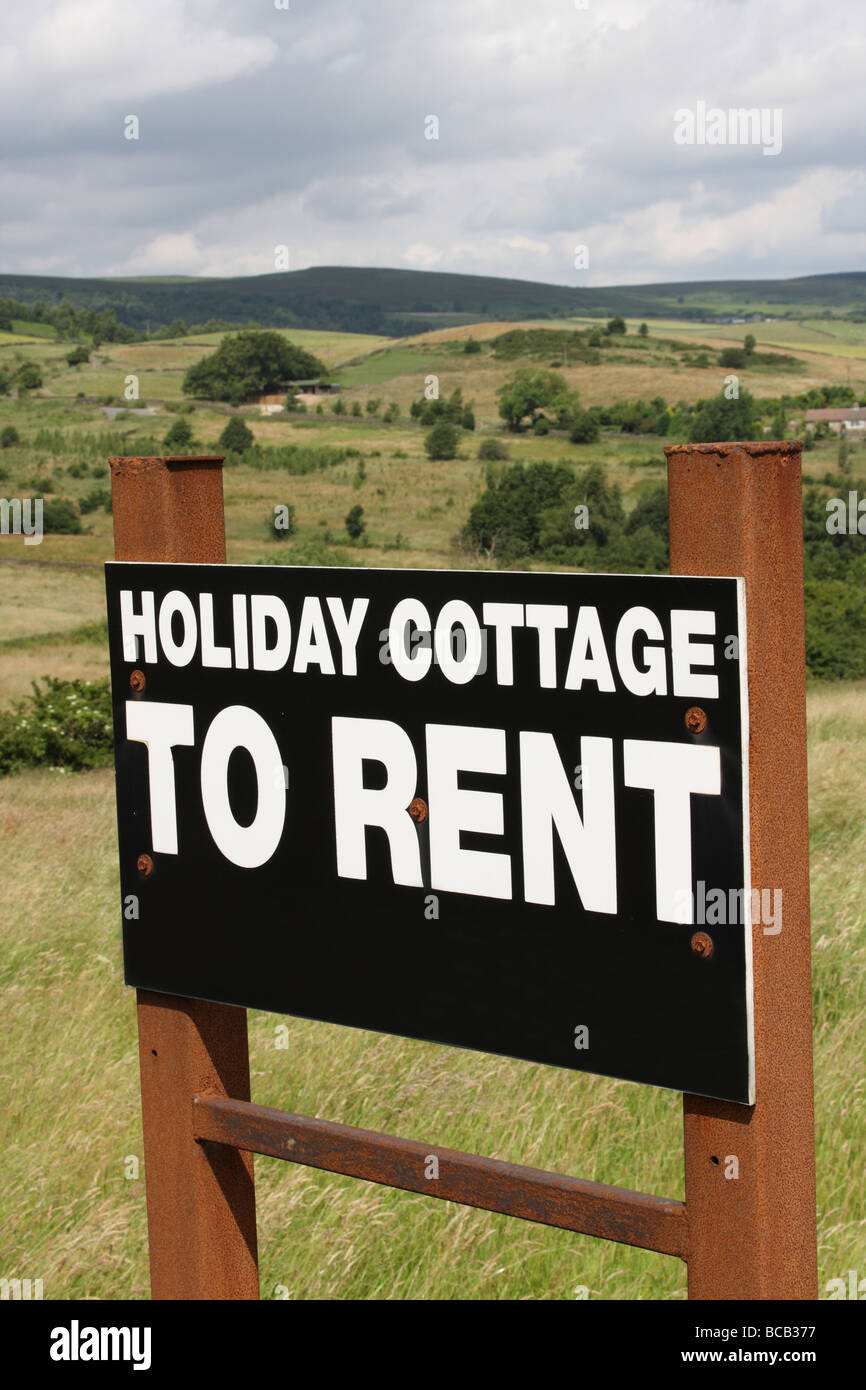 Casa per le vacanze in affitto segno nella campagna inglese. Foto Stock