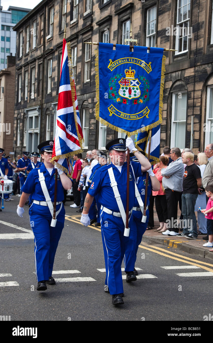 I membri dell'Imperial Flauto Band Bellshill marching all annuale Orange Walk in Glasgow Scotland Foto Stock
